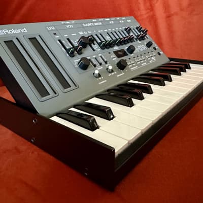 Roland SH-01A Boutique Series Synthesizer Module with K-25m Keyboard 2017 - Present - Gray