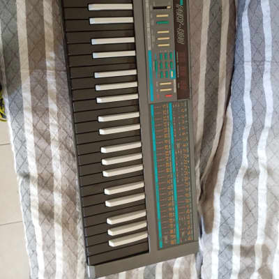 Korg Poly-800 1980s - black keys