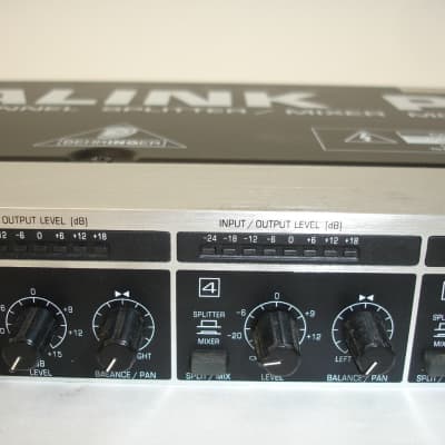 Behringer Ultralink Pro MX882 8-Channel Mixer / Splitter Behringer Ultralink Pro MX882 8-Channel Mixer / Splitter
