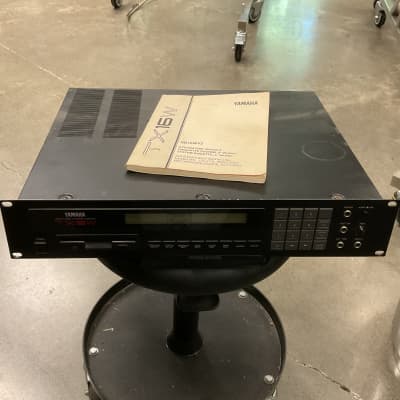 Yamaha TX16W Digital Wave Filtering Sampler 1980s - Black