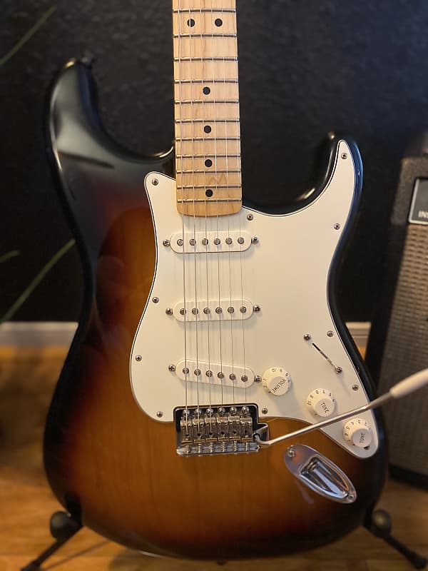 Fender  Stratocaster Standard MIM  2015 Sunburst image 1