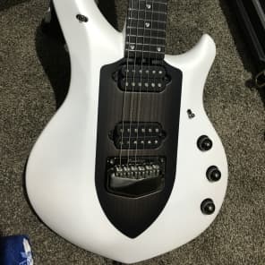 Music man majesty clearance white
