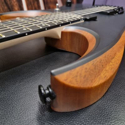 Ibanez RGDR4327-NTF Prestige Series E-Guitar 7 String Natural Flat + Hardcase image 5