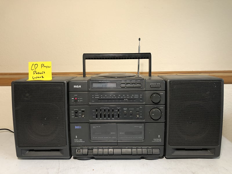 Rare Vintage RCA Large Boom store Box With Cassette Record and Play, CD & AM/FM Tuner.