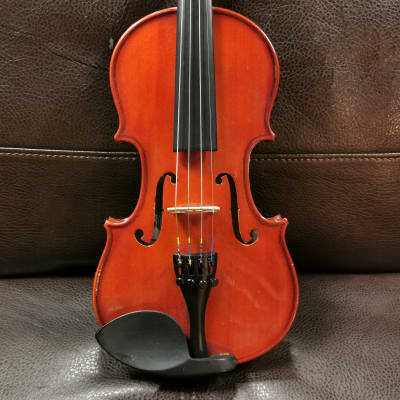 Menzel 1/2 Violin with Case and Bow - Natural image 1