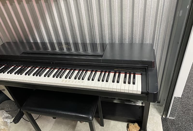 Yamaha Clavinova CLP-560 1990 - Black speckled