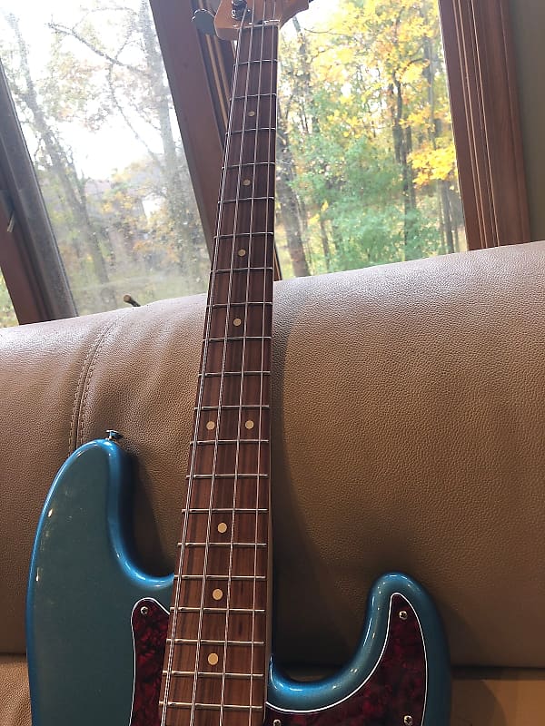 Fender Player Precision Bass in Tidepool Bue w/ Red Tortoise Shell