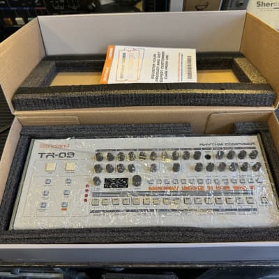 Roland TR-09 Rhythm Performer Drum Machine TR 09 /Boutique 909 MINT ARMENS