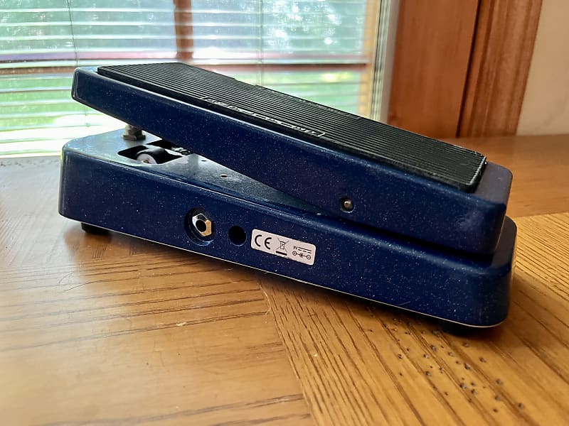 ギター Jim Dunlop GCB95BL Cry Baby Blue Sparkle RARE - Dunlop GCB95BL Cry Baby Wah Pedal LTD Edition in Blue