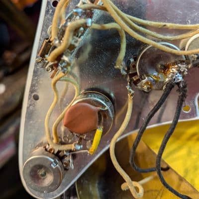 Fender Stratocaster 1965 - 3 Tone Sunburst image 18