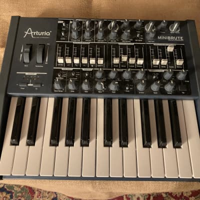 Arturia MiniBrute 25-Key Synthesizer | Reverb