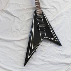 FLYING V / RANDY V 的ボディ Amazon.com - Axe Heaven RR-086 Randy Rhoads White Flying V