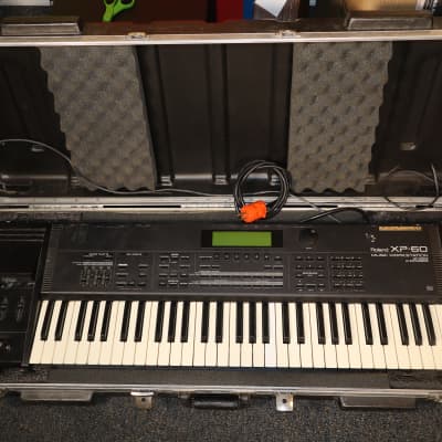 Roland XP-60 61-Key 64-Voice Music Workstation Keyboard with SKB case used