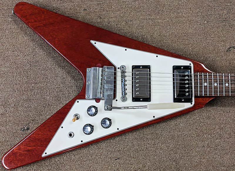 2005 Gibson Custom Shop ’67 Reissue Cherry Flying V, Case, Premium  Mahogany, COA