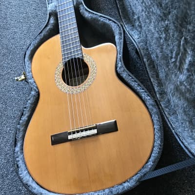 Manuel Rodriguez Model B Cutaway classical guitar made in Madrid in very good condition with beautiful vintage hard case made in Canada image 6