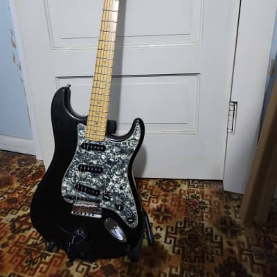 Fender American Deluxe Stratocaster with Maple Fretboard 2004 Montego Black for sale