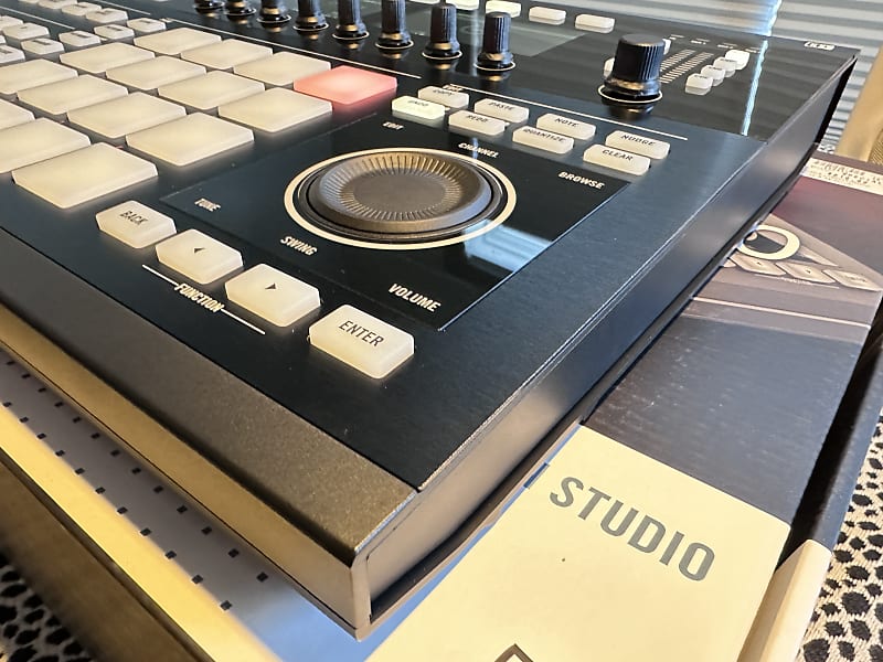 Native Instruments Maschine Studio, Black : Amazon.ca