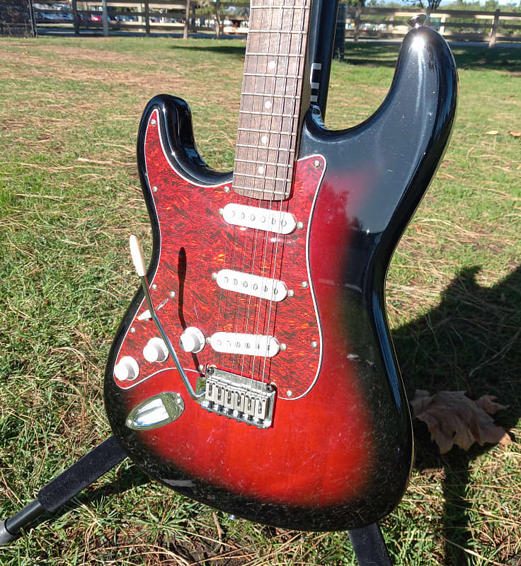 Squier Standard Stratocaster Left-Handed 2001 - 2018 | Reverb