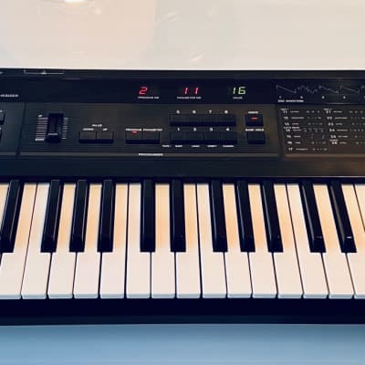 Korg DW 8000 - Vintage hybrid synth