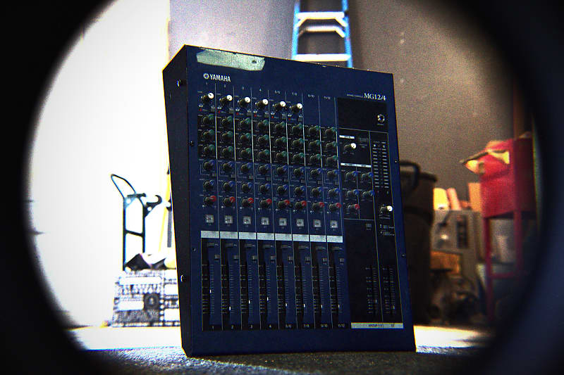 Yamaha MG124C アナログミキサー 12チャンネル Yamaha MG124C 12 Channel Mixer | Reverb