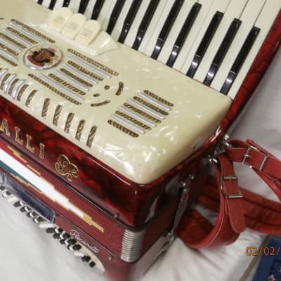 Vintage G. Cavalli 120 bass piano accordion 1970-1980 red and cream marble image 9