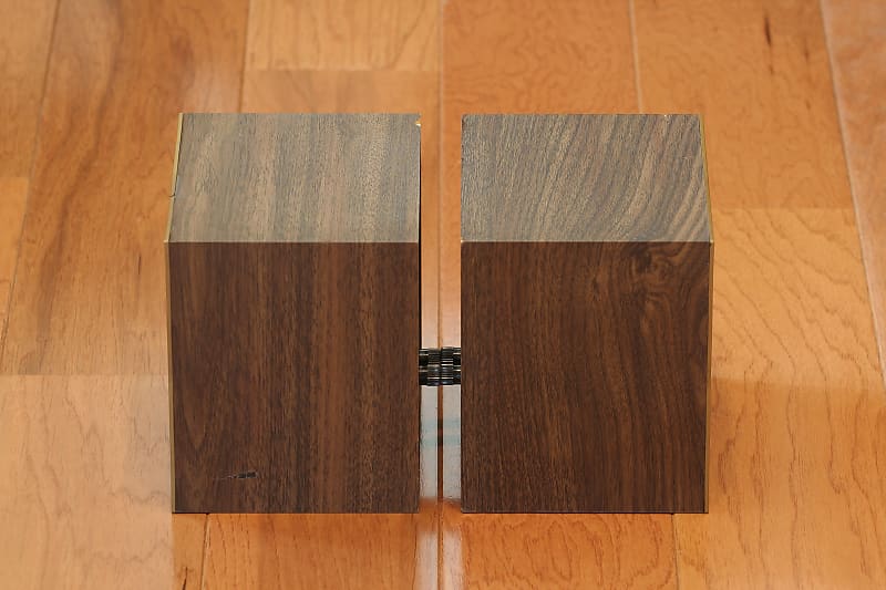 Vintage 70s Auratone 5C Speakers with the original square Vintage 70s Auratone 5C Speakers with the original square