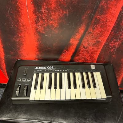 Alesis Q25 MIDI Keyboard (Houston, TX)