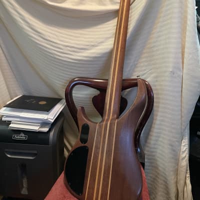 peavey  cirrus 5 string bass guitar walnut image 7