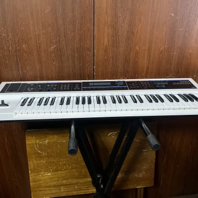 Roland Juno-Di Portable 61-key Mobile Synthesizer White color w/ gig bag image 5
