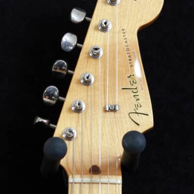 Fender Custom Shop Masterbuilt Limited Edition Salute Stratocaster 2005 Gold Leaf image 5