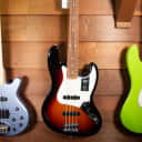Fender Player Jazz Bass  Pau Ferro Fingerboard 3-Color Sunburst