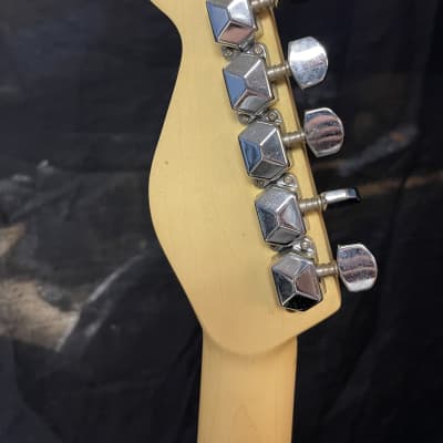 Karera Stratocaster Sunburst Electric Guitar image 4