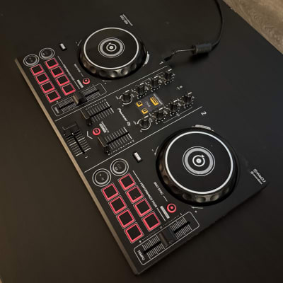 Pioneer DJコントローラー　DDJ-200 2019年製 DDJ-200: Pioneer DJ's new $149 beginner controller - built
