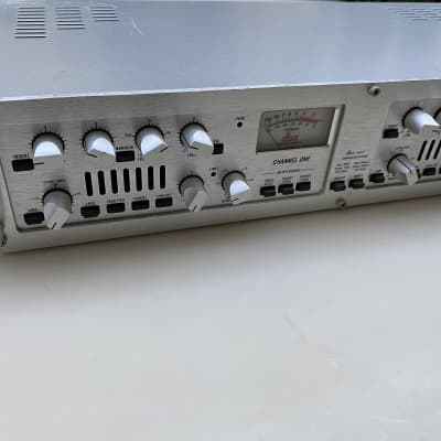 dbx 586 2-Channel Vaccuum Tube Preamplifier 1990s - Silver image 2