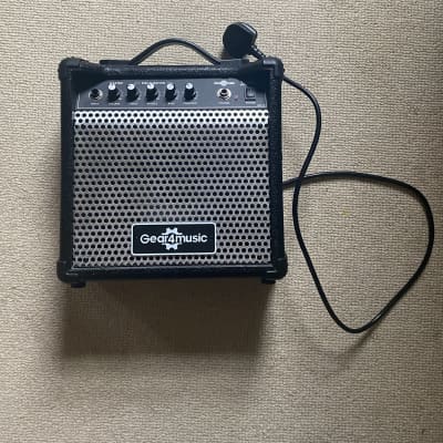 Gear4music 15 Watt Bass Amplifier 2020 - Black for sale