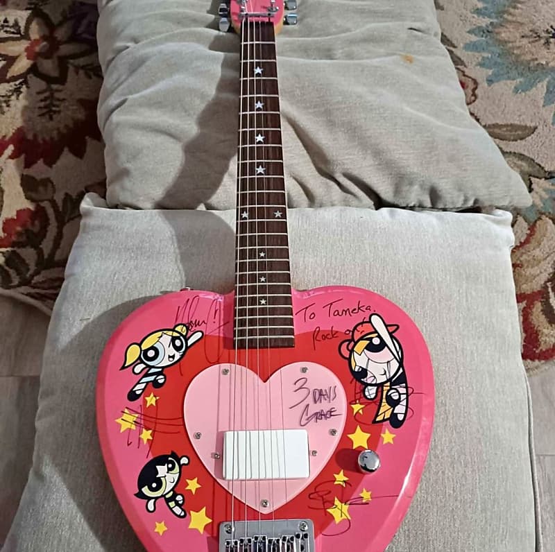Daisy rock store powerpuff guitar