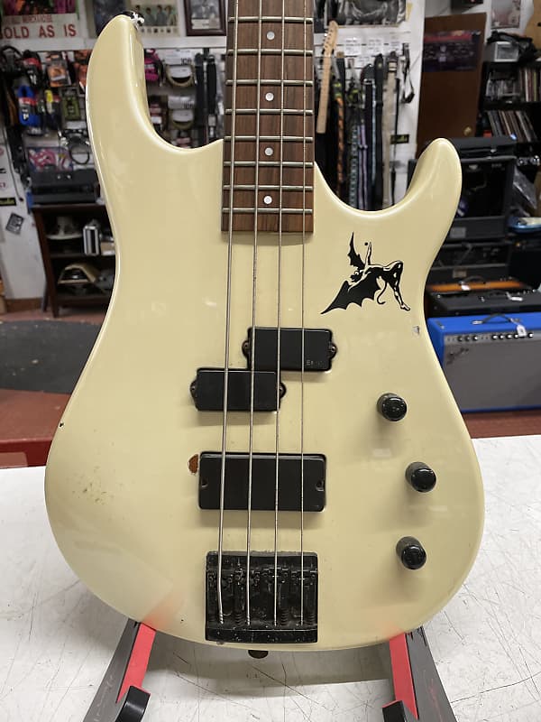 Hamer Chaparral Bass 1984 - White Pearl faded image 1