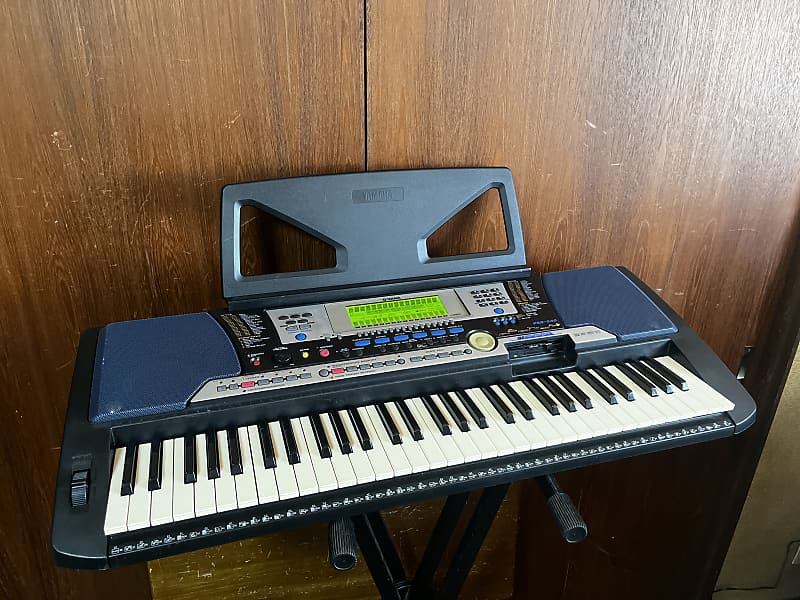 YAMAHA PSR-540 61-Key Full Size Key MIDI Portable Keyboard w