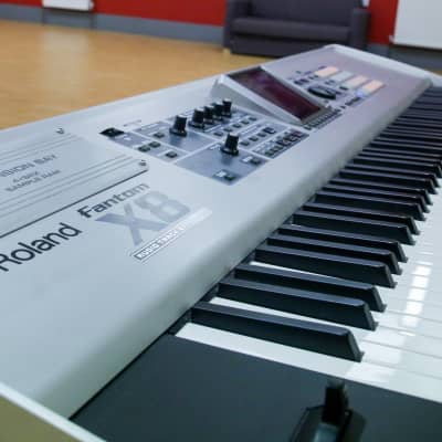 Roland Fantom-X8 88-Key Workstation Keyboard 2003 - 2004 - Silver
