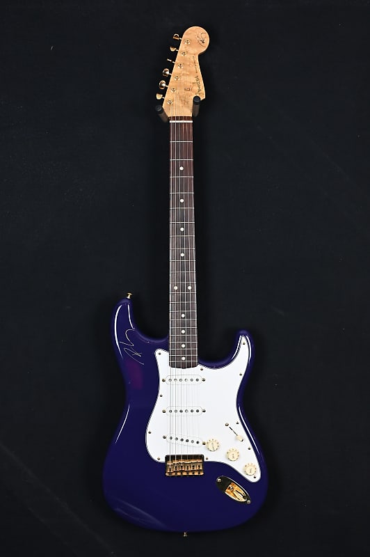 Fender Custom Shop Robert Cray Signature Stratocaster from 2006 in Violet with original hardcase image 1