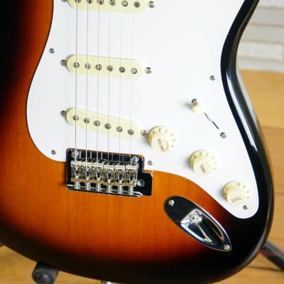 Fender Vintera '50s Stratocaster Modified with Maple Fretboard 2-Color Sunburst image 5