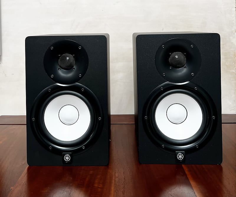 Set of two HS7 Yamaha Speakers image 1