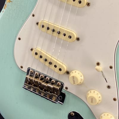 Fender Custom Shop Limited Edition 1967 Strat Heavy Relic in Aged Surf Green over 3-Tone Sunburst image 2