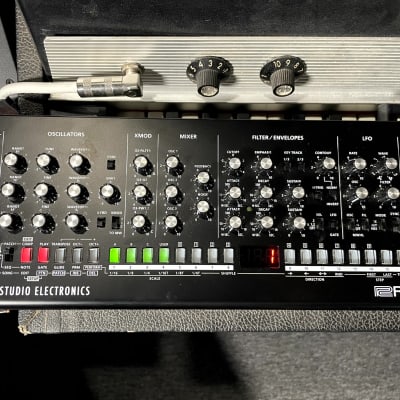 Roland SE-02 - case resizing, buttons and potentiometers