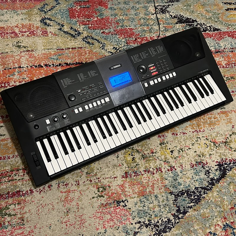 Yamaha PSR-E423 61-Key Portable Keyboard image 1