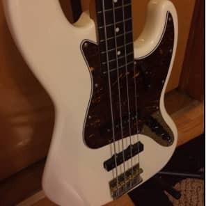 PRICE DROP Squier Classic Vibe Jazz Bass  Olympic White image 6