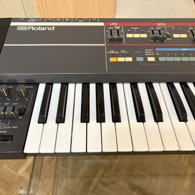 Roland Juno-106 61-Key Programmable Polyphonic Synthesizer 1984 - 1985 - Black image 4