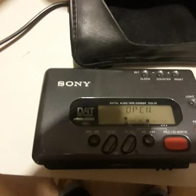 Sony TCD-D7 DAT Digital Audio Tape Recorder Walkman Read