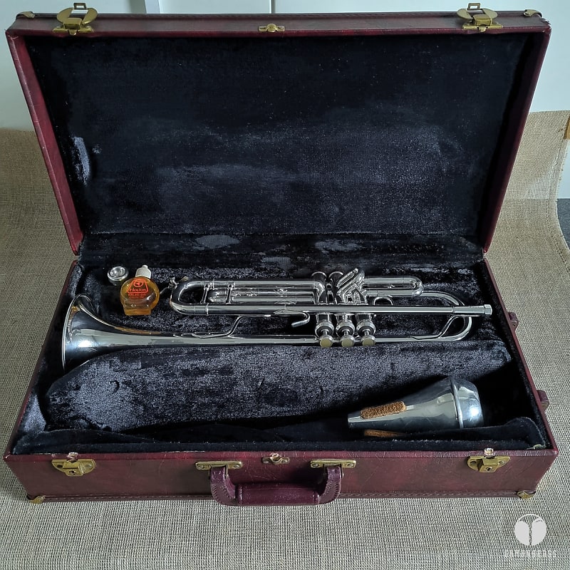 Professional Holton T101B Symphony trumpet GAMONBRASS case Professional Holton T101B Symphony trumpet GAMONBRASS case