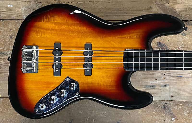 Squier Vintage Modified Jazz Bass Fretless | Reverb Canada